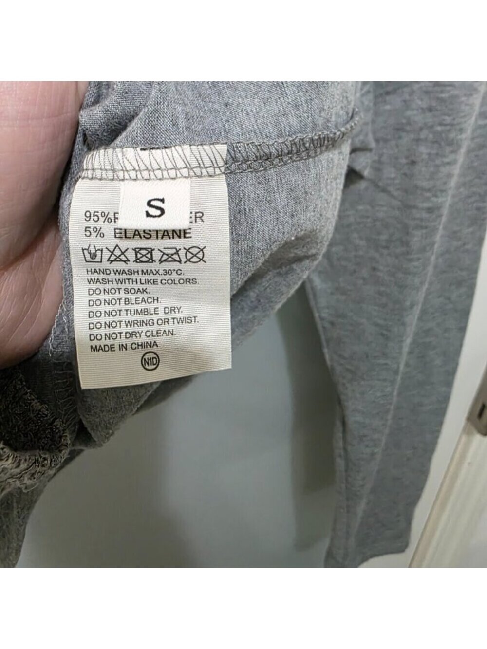 Grey Cross Graphic Long Sleeve V-Neck Crop Top Women’s Small - Picture 7 of 7